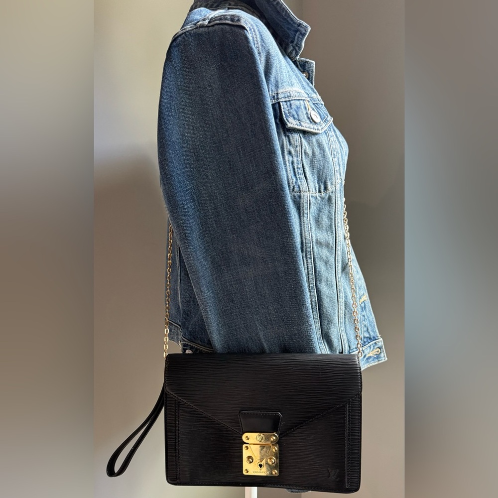 SOLD Vintage Louis Vuitton Clutch | Good Vintage Condition - Picture 3 of 16